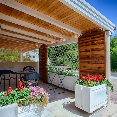 Dalia Apartment Vis