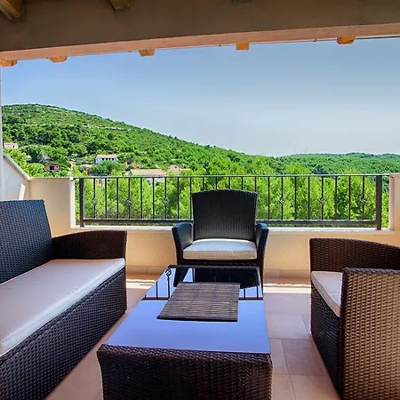 Dalia Apartment Vis